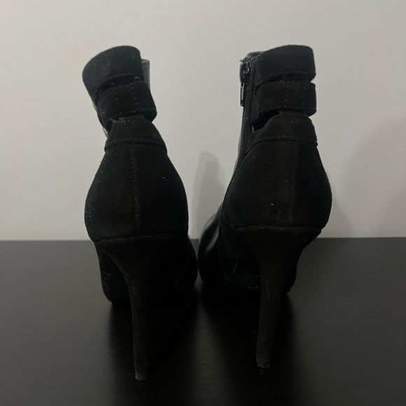 Guess women’s leather button heel booties - Picture 6 of 8